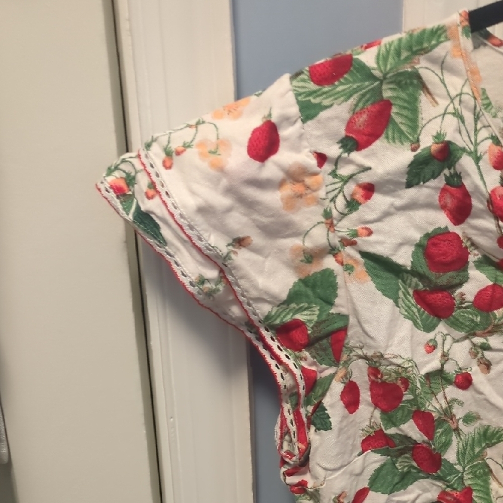 C&C California White Strawberry Print Short Sleeve Blouse - Picture 3 of 7